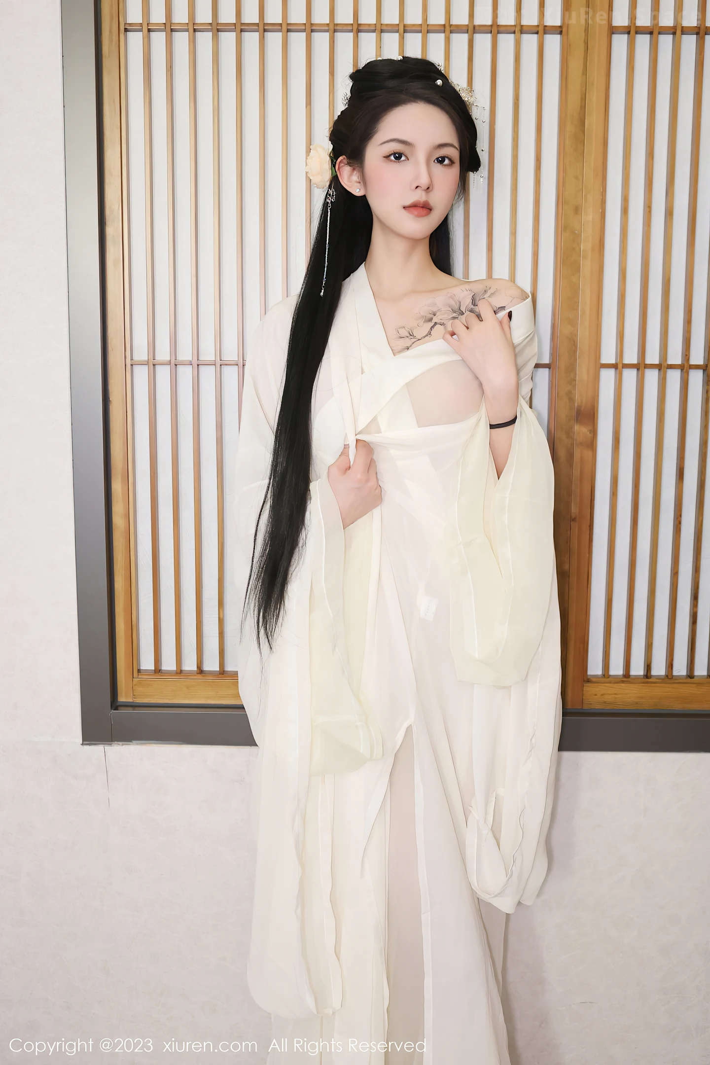 图片[2]-[XiuRen秀人网]2023.03.17 VOL.6430 乔一一 白色透视情趣古装汉服裙性感私房写真集-秀人网官方网站